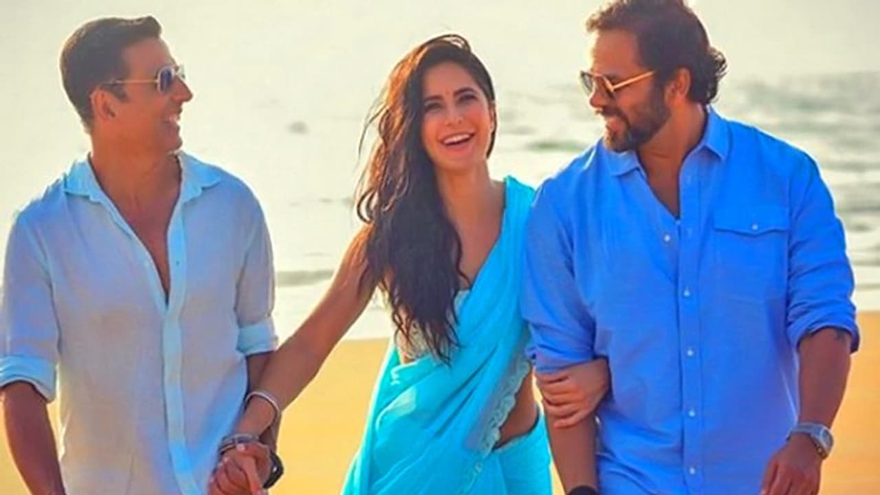 Sooryavanshi First Day Collection: अक्षय की सूर्यवंशी ने पहले दिन कमाए इतने करोड़, तोड़ा गोल्ड का रिकॉर्ड Sooryavanshi First Day Collection: अक्षय की सूर्यवंशी ने पहले दिन कमाए इतने करोड़, तोड़ा गोल्ड का रिकॉर्ड