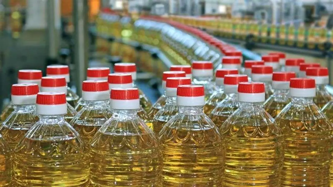 ಗ್ರಾಹಕರಿಗೆ ಶುಭ ಸುದ್ದಿ: ಅಡುಗೆ ಎಣ್ಣೆ ಬೆಲೆ ಶೀಘ್ರದಲ್ಲೇ 10 12 ರೂ. ಇಳಿಕೆ..! ಗ್ರಾಹಕರಿಗೆ ಶುಭ ಸುದ್ದಿ: ಅಡುಗೆ ಎಣ್ಣೆ ಬೆಲೆ ಶೀಘ್ರದಲ್ಲೇ 10 12 ರೂ. ಇಳಿಕೆ..!