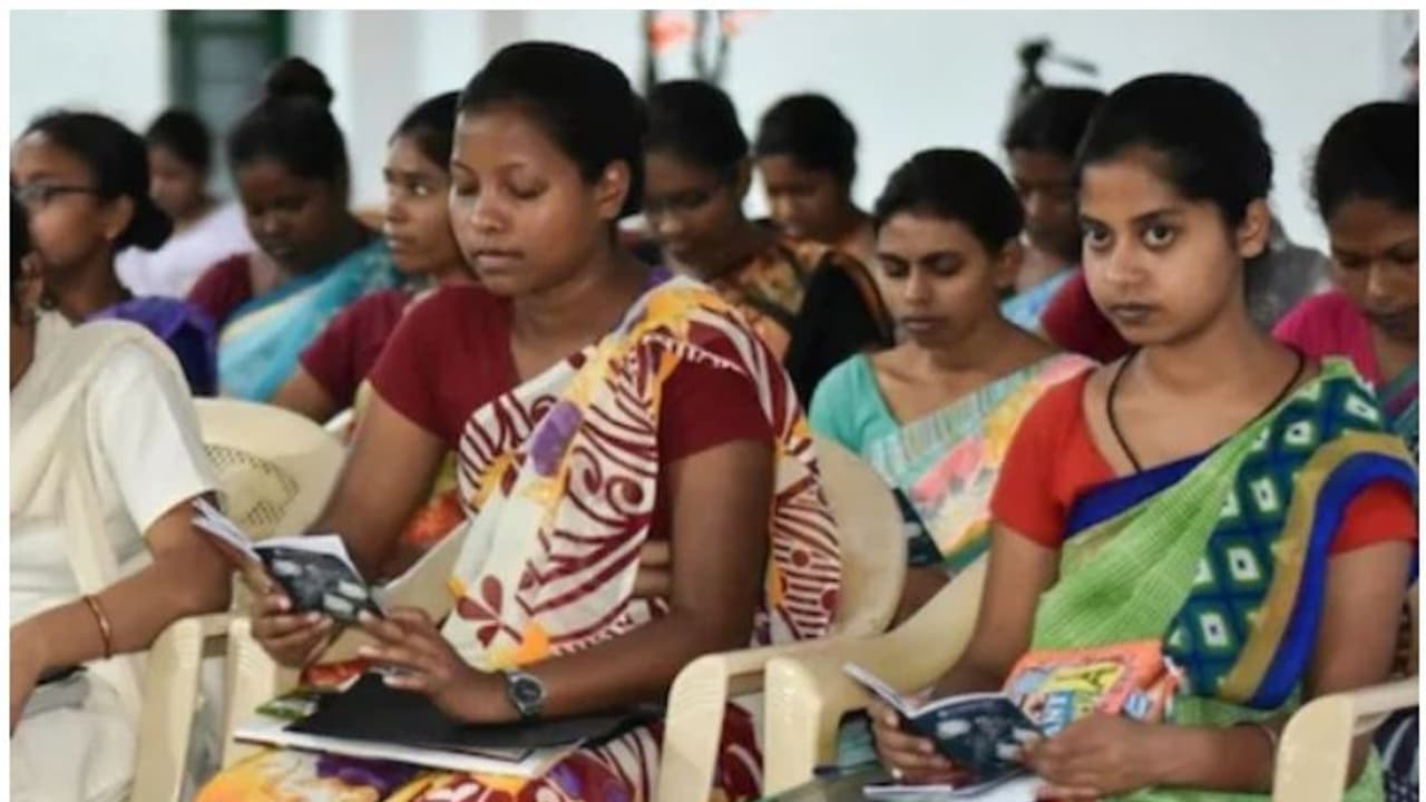 വിദ്യാഭ്യാസ വകുപ്പിലെ 60,000 തസ്തികകളിലേക്ക് വിജ്ഞാപനം നടത്താനൊരുങ്ങി രാജസ്ഥാൻ സർക്കാർ വിദ്യാഭ്യാസ വകുപ്പിലെ 60,000 തസ്തികകളിലേക്ക് വിജ്ഞാപനം നടത്താനൊരുങ്ങി രാജസ്ഥാൻ സർക്കാർ