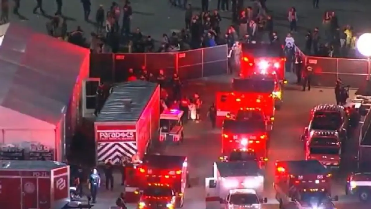 US Music Fest: ಸಂಗೀತ ಹಬ್ಬ ಕಾರ್ಯಕ್ರಮದಲ್ಲಿ ಕಾಲ್ತುಳಿತಕ್ಕೆ 8 ಸಾವು, 17 ಮಂದಿ ಗಂಭೀರ! US Music Fest: ಸಂಗೀತ ಹಬ್ಬ ಕಾರ್ಯಕ್ರಮದಲ್ಲಿ ಕಾಲ್ತುಳಿತಕ್ಕೆ 8 ಸಾವು, 17 ಮಂದಿ ಗಂಭೀರ!