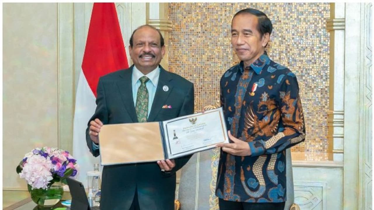 എം.എ. യൂസഫലിക്ക് ഇന്തോനേഷ്യയുടെ ഉന്നത ബഹുമതി എം.എ. യൂസഫലിക്ക് ഇന്തോനേഷ്യയുടെ ഉന്നത ബഹുമതി