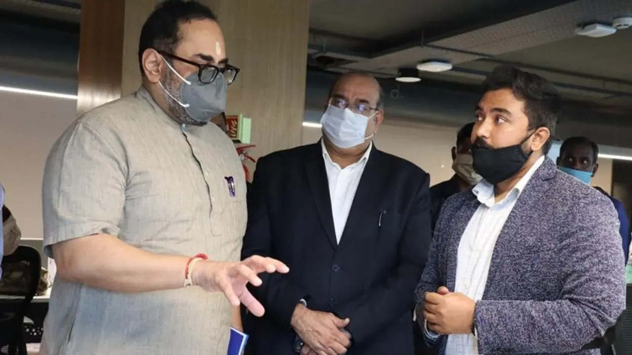 Diwali with Startups: ಸ್ಟಾರ್ಟ್ಆಪ್ ಉದ್ಯಮಿಗಳ ಜೊತೆ ದೀಪಾವಳಿ ಆಚರಿಸಿದ ಸಚಿವ ರಾಜೀವ್ ಚಂದ್ರಶೇಖರ್! Diwali with Startups: ಸ್ಟಾರ್ಟ್ಆಪ್ ಉದ್ಯಮಿಗಳ ಜೊತೆ ದೀಪಾವಳಿ ಆಚರಿಸಿದ ಸಚಿವ ರಾಜೀವ್ ಚಂದ್ರಶೇಖರ್!