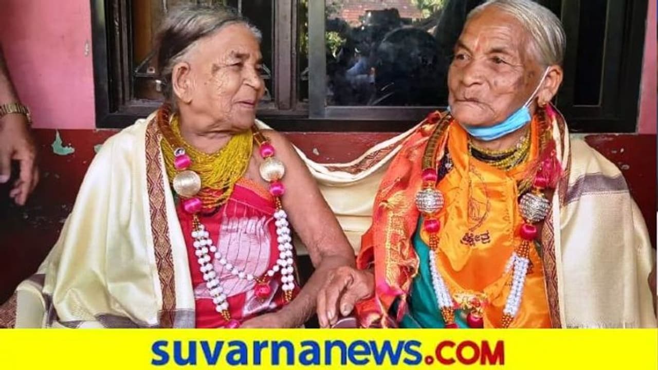 ತುಳಸಿಗೌಡ ಪದ್ಮಶ್ರೀ ಪ್ರಶಸ್ತಿ ಸ್ವೀಕರಿಸಲು ದೆಹಲಿಗೆ ಪ್ರಯಾಣ ತುಳಸಿಗೌಡ ಪದ್ಮಶ್ರೀ ಪ್ರಶಸ್ತಿ ಸ್ವೀಕರಿಸಲು ದೆಹಲಿಗೆ ಪ್ರಯಾಣ