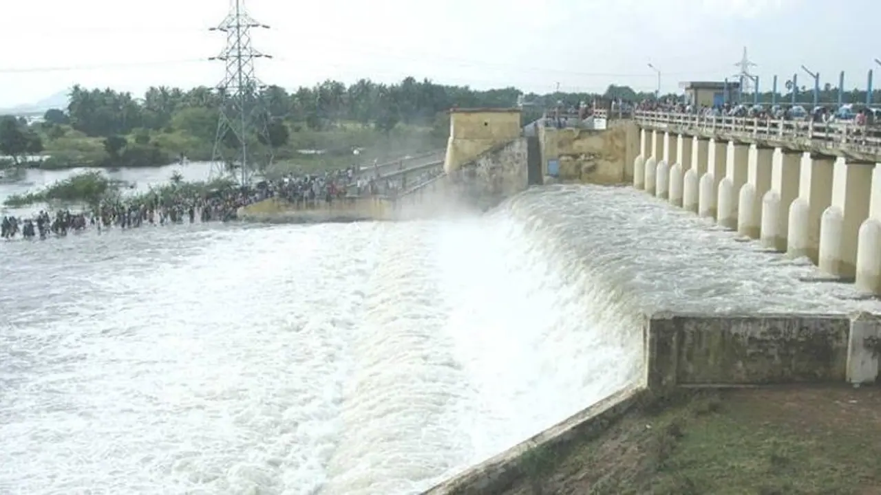 சென்னை மக்களே உஷார்.. செம்பரம்பாக்கம் ஏரியில் நீர் திறப்பு திடீர் அதிகரிப்பு.. பாதுகாப்பாக இருக்க அறிவுறுத்தல்