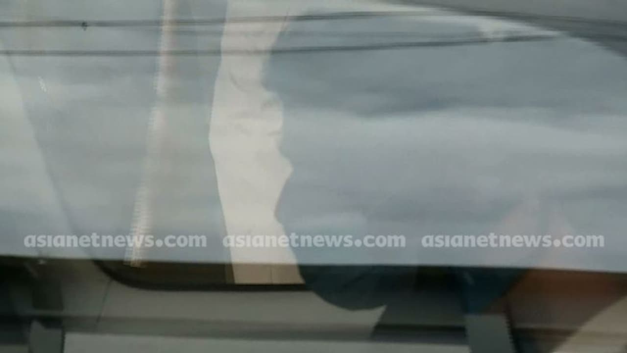 Maoist| മാവോയിസ്റ്റ് രവി മുരുകേശൻ പിടിയിൽ; പ്രതിയെ പൊലീസ് എൻഐഎക്ക് കൈമാറി Maoist| മാവോയിസ്റ്റ് രവി മുരുകേശൻ പിടിയിൽ; പ്രതിയെ പൊലീസ് എൻഐഎക്ക് കൈമാറി