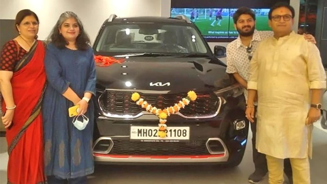 Taarak Mehta Ka Ooltah Chashmah के जेठालाल ने दिवाली पर खरीदी नई CAR, जानें कार की कीमत और खूबियां Taarak Mehta Ka Ooltah Chashmah के जेठालाल ने दिवाली पर खरीदी नई CAR, जानें कार की कीमत और खूबियां