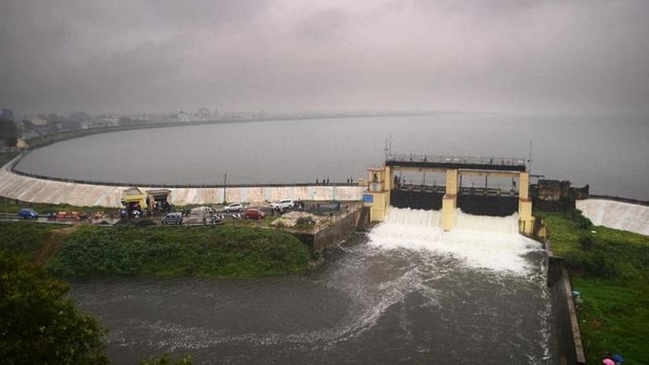 வெளுத்து வாங்கும் கனமழை.. சென்னைக்கு குடிநீர் வழங்கும் புழல் ஏரியில் நீர்வரத்து அதிகரிப்பு..! 