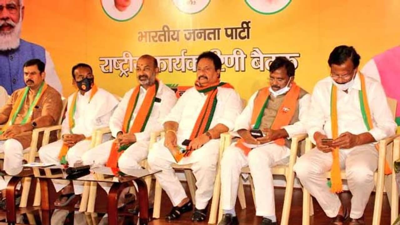 দলে যোগ দিতে চাইলেই আর যোগ দেওয়া যাবে না, বয়সের উর্ধ্বসীমা বেঁধে দিল সর্বভারতীয় সাধারণ সম্পাদক বিএল সন্তোষ দলে যোগ দিতে চাইলেই আর যোগ দেওয়া যাবে না, বয়সের উর্ধ্বসীমা বেঁধে দিল সর্বভারতীয় সাধারণ সম্পাদক বিএল সন্তোষ