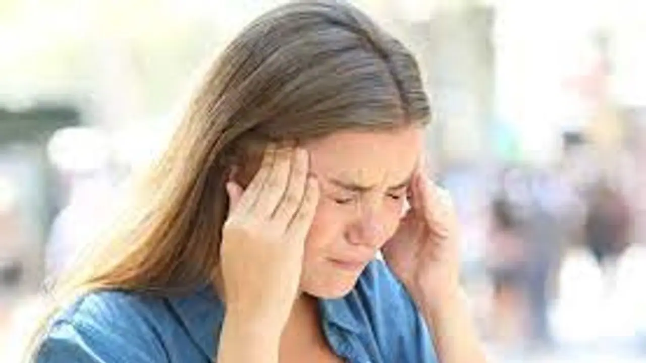 মাথা ব্যথার সমস্যা ক্রমে বাড়ছে? জেনে নিন ঘুম থেকে ওঠার পর এমন সমস্যা কেন হয়