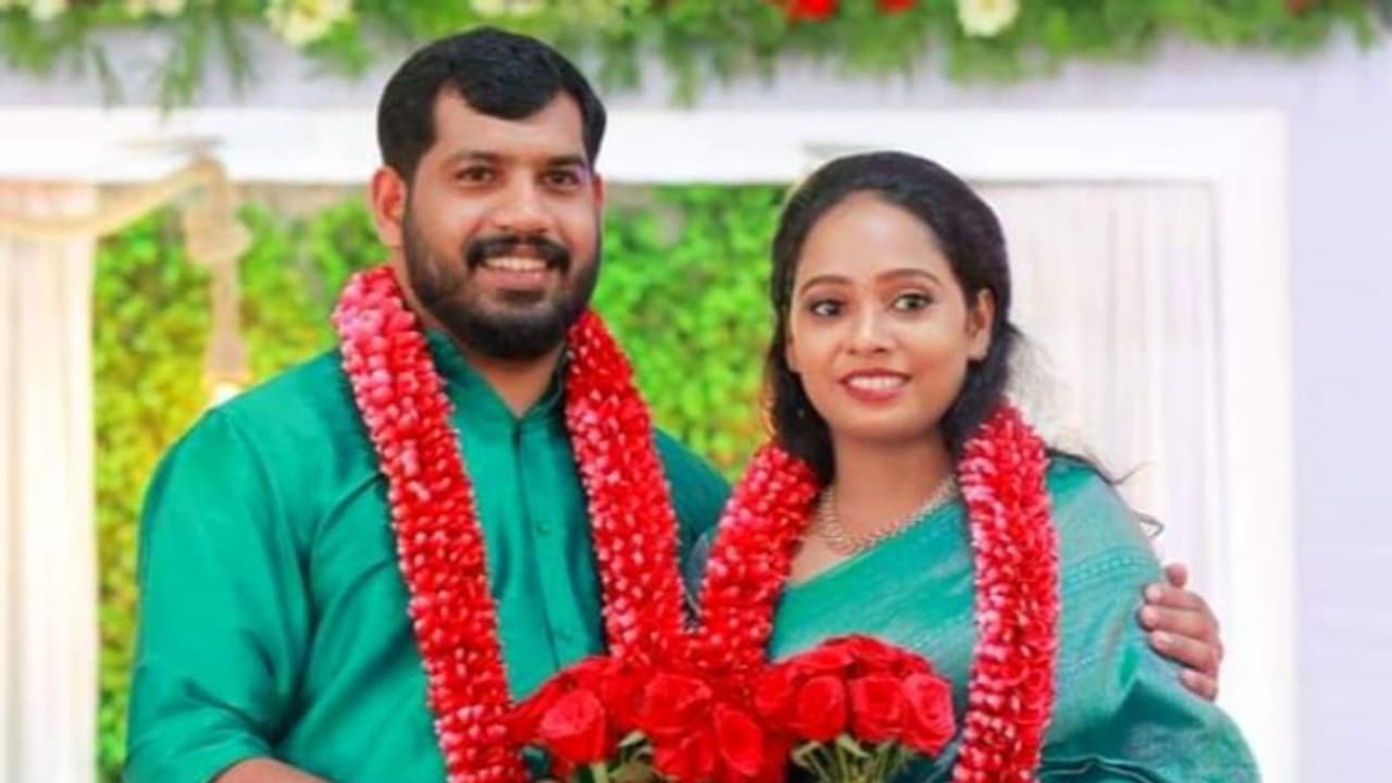 പ്രളയനായകന് പ്രണയസാഫല്യം; തിരുവമ്പാടി എംഎല്എ ലിന്റോ ജോസഫ് വിവാഹിതനായി പ്രളയനായകന് പ്രണയസാഫല്യം; തിരുവമ്പാടി എംഎല്എ ലിന്റോ ജോസഫ് വിവാഹിതനായി