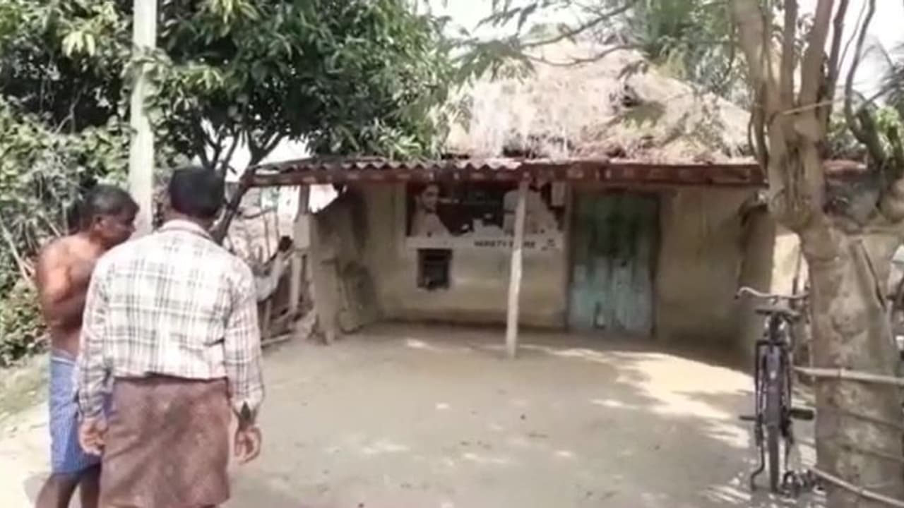 Dead Body: মদ্যপ অবস্থায় বাড়ি ফেরায় চিৎকার স্ত্রীর, স্থানীয় মুদিরদোকান থেকে উদ্ধার 'অভিমানী' যুবকের দেহ