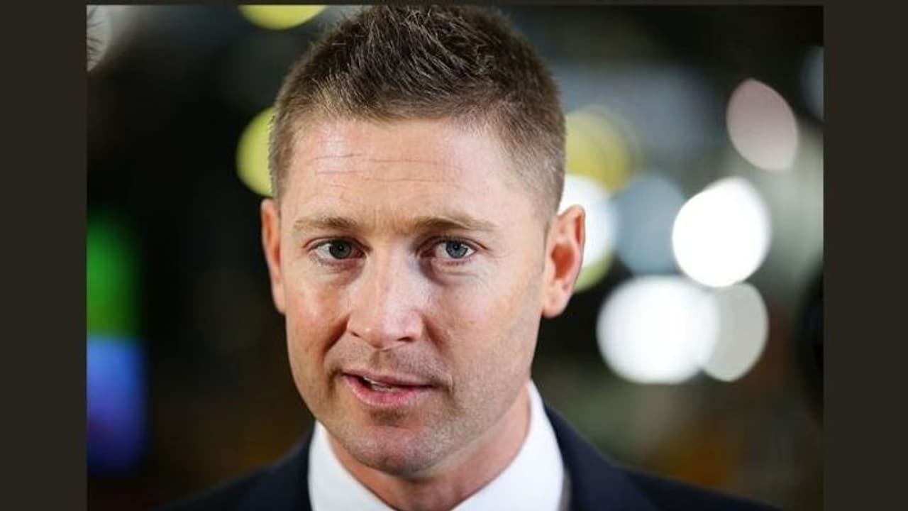 Justin Langer: இருதரப்புக்கும் இடையில் சிக்கி சின்னாபின்னமான கம்மின்ஸ்..! மைக்கேல் கிளார்க்கின் அறிவுரை Justin Langer: இருதரப்புக்கும் இடையில் சிக்கி சின்னாபின்னமான கம்மின்ஸ்..! மைக்கேல் கிளார்க்கின் அறிவுரை