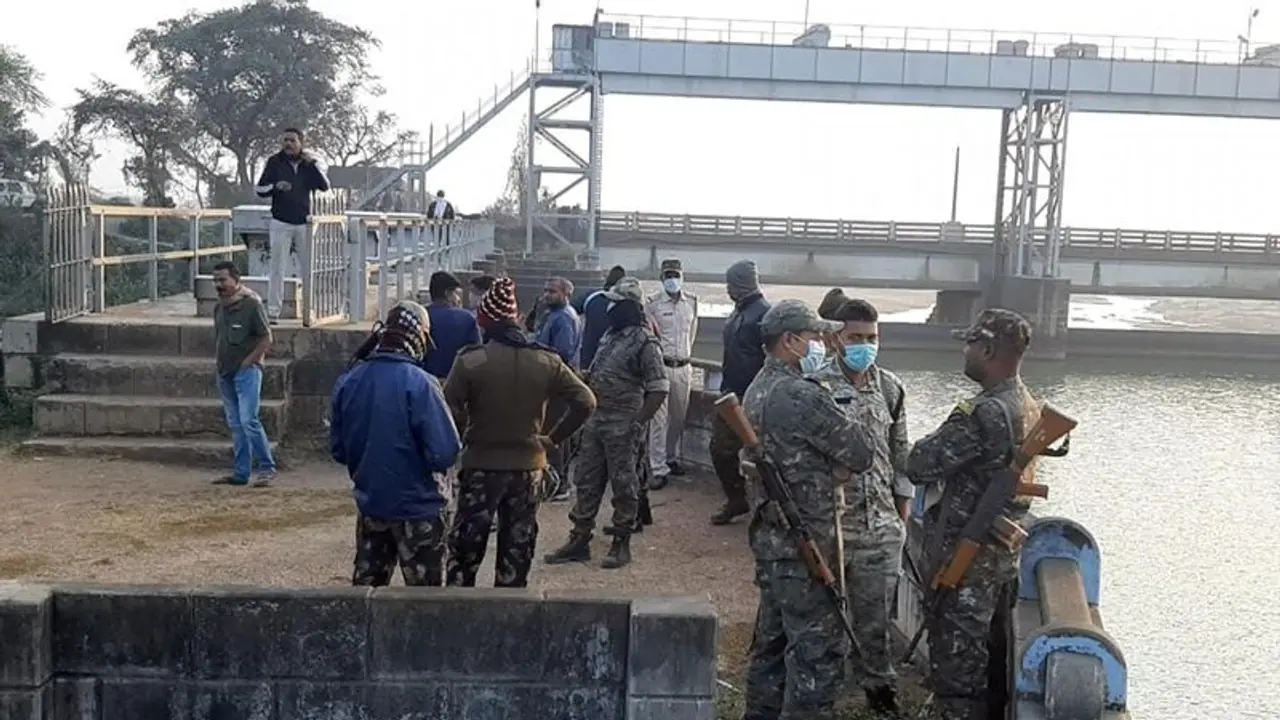 Man Body Recover: তিলপাড়া জলাধারে একসঙ্গে ভাসছে ব্যক্তি ও অজগরের দেহ, চাঞ্চল্য এলাকায়