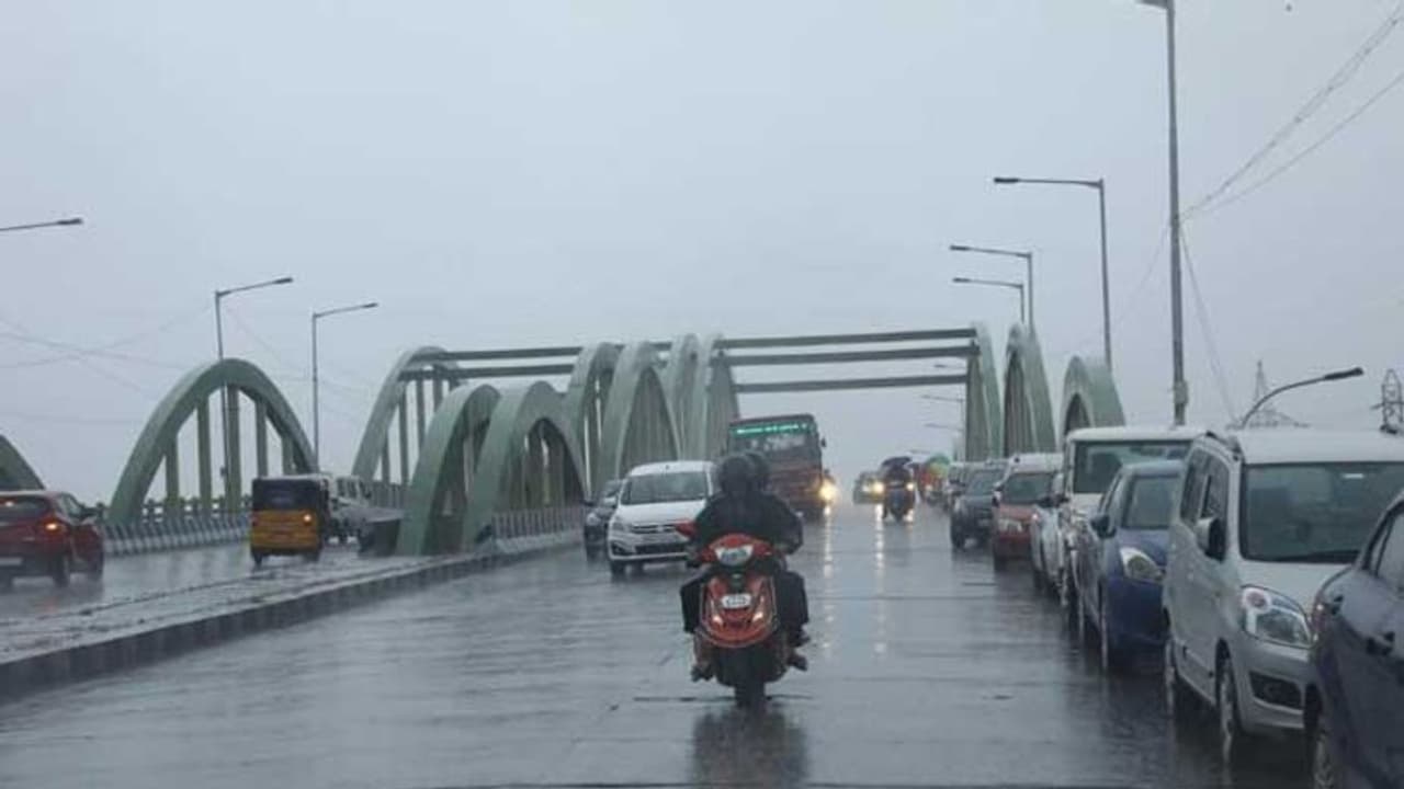 லாஸ்ட் டைம் மாதிரி இப்போ நடத்திடக்கூடாது.. வேளச்சேரி மேல்பாலத்தில் வரிசை கட்டி நிறுத்தப்பட்ட கார்கள்.! லாஸ்ட் டைம் மாதிரி இப்போ நடத்திடக்கூடாது.. வேளச்சேரி மேல்பாலத்தில் வரிசை கட்டி நிறுத்தப்பட்ட கார்கள்.!