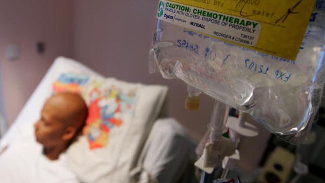 दुनिया की वह महिला, जिसे एक या दो नहीं बल्कि 5 बार कैंसर हुआ, जानें कैसे हर रोज मौत से लड़ती है दुनिया की वह महिला, जिसे एक या दो नहीं बल्कि 5 बार कैंसर हुआ, जानें कैसे हर रोज मौत से लड़ती है