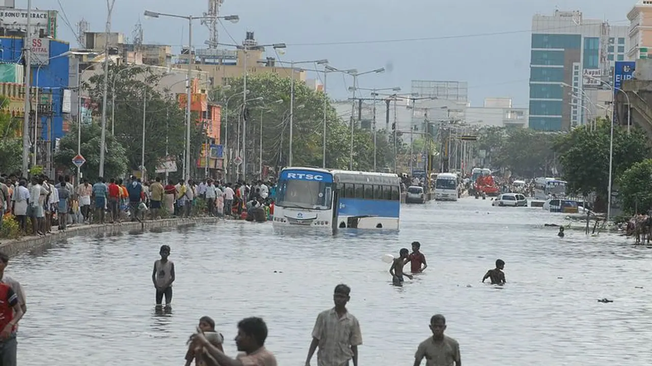 Tamil Nadu rains: Trees uprooted, house flooded in Chennai, IMD issues weather warning Tamil Nadu rains: Trees uprooted, house flooded in Chennai, IMD issues weather warning