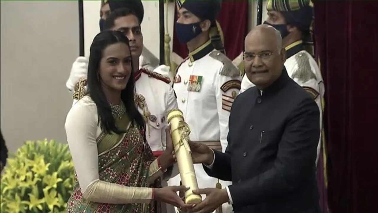 Olympic medalist PV Sindhu receives Padma Bhushan award from President Ram Nath Kovind (WATCH)