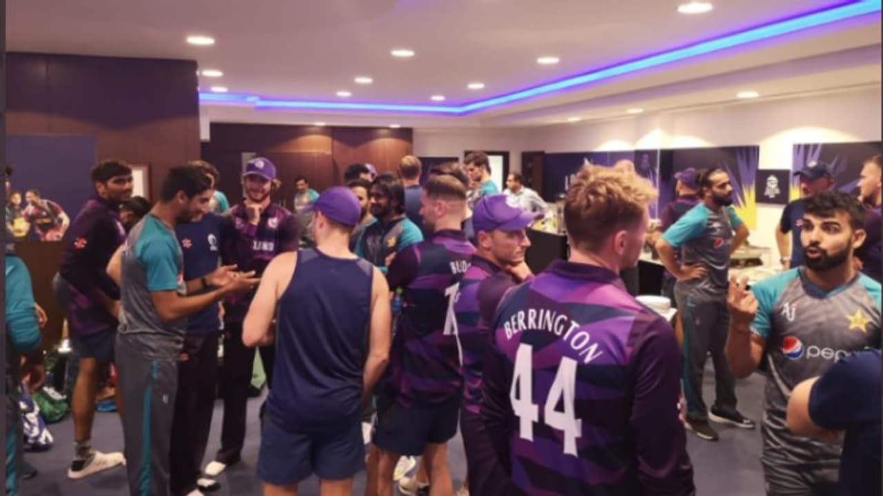 T20 World Cup | ഹാരിസ് റൗഫിന്റെ പിറന്നാള് മധുരം സ്കോട്ലന്ഡ് താരങ്ങള്ക്കും മനംകവര്ന്ന് വീഡിയോ T20 World Cup | ഹാരിസ് റൗഫിന്റെ പിറന്നാള് മധുരം സ്കോട്ലന്ഡ് താരങ്ങള്ക്കും മനംകവര്ന്ന് വീഡിയോ