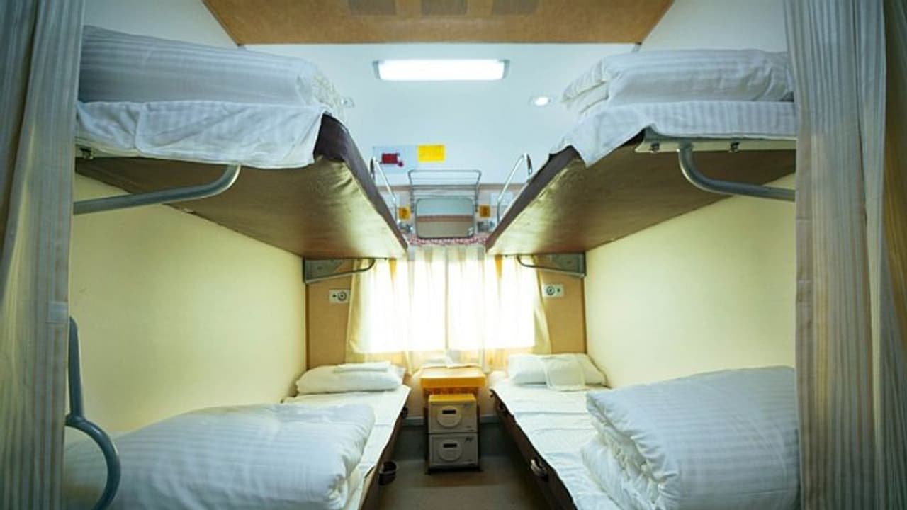 Indian Railway: যাত্রীদের জন্য সুখবর, বছরের শেষেই ট্রেনের কামরায় ফিরতে পারে বালিশ বিছানা Indian Railway: যাত্রীদের জন্য সুখবর, বছরের শেষেই ট্রেনের কামরায় ফিরতে পারে বালিশ বিছানা