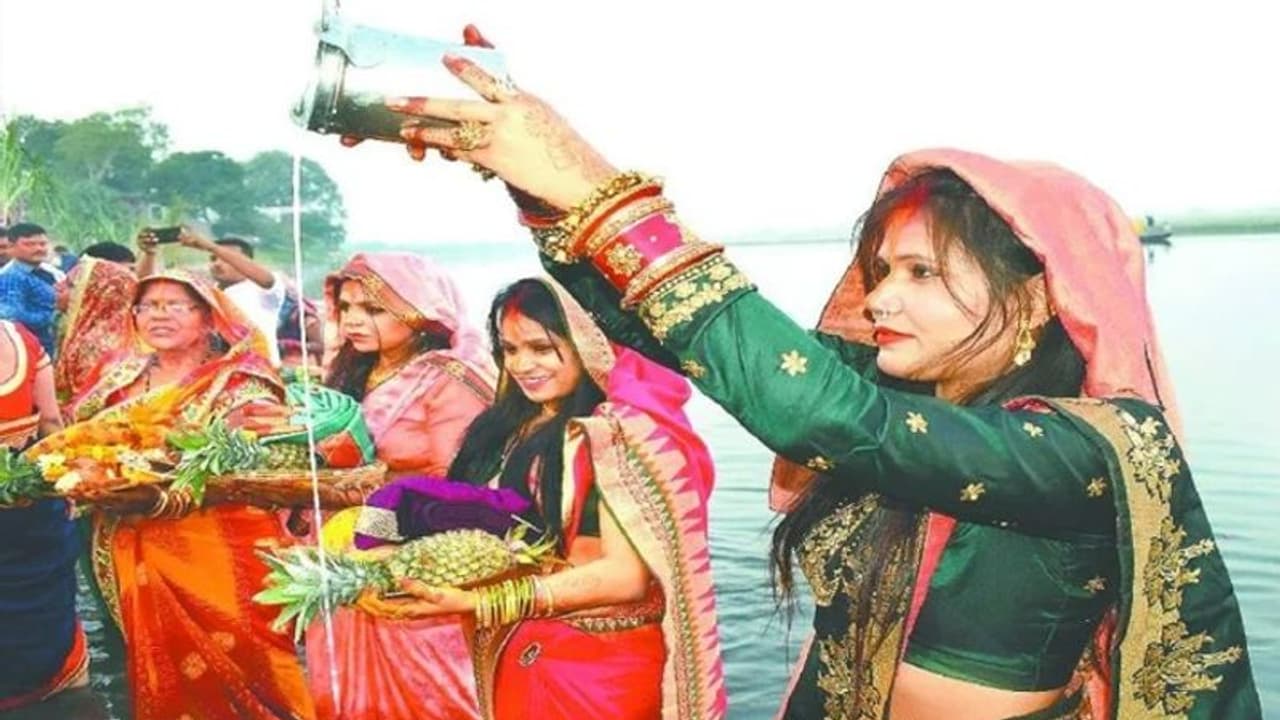 Chhath Puja 2021: छठ पूजा में इन बातों का रखें खास ख्याल, भूलकर नहीं करें ऐसी गलतियां..वरना खंडित होगा व्रत Chhath Puja 2021: छठ पूजा में इन बातों का रखें खास ख्याल, भूलकर नहीं करें ऐसी गलतियां..वरना खंडित होगा व्रत