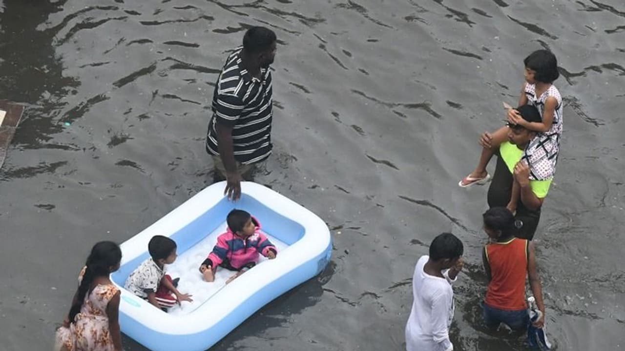 Tamilanadu Rain | வலுப்பெறும் காற்றழுத்த தாழ்வுப் பகுதி.. ஒரு வாரம் தமிழ்நாட்டை வெச்சு செய்யப்போகும் கனமழை..!