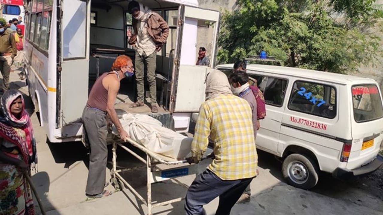 MP में ट्रिपल मर्डर से मचा कोहराम: पिता के साथ दो बेटों को मारकर कुए में फेंका..इलाके में फैली सनसनी MP में ट्रिपल मर्डर से मचा कोहराम: पिता के साथ दो बेटों को मारकर कुए में फेंका..इलाके में फैली सनसनी