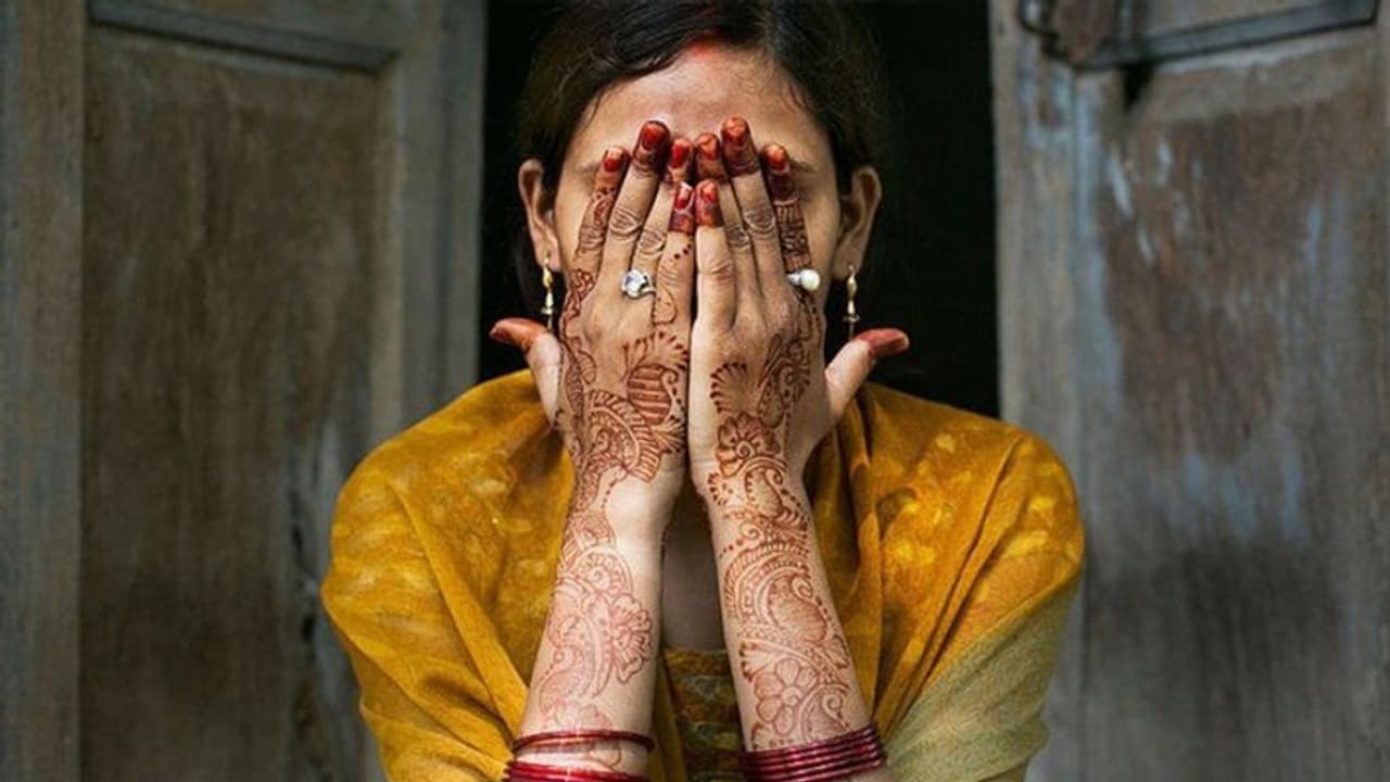 8 बच्चों के पिता ने की 8वीं की छात्रा से शादी, फिर घर ले जाकर जो किया वो बेहद शर्मनाक था..पार की सारी हदें 8 बच्चों के पिता ने की 8वीं की छात्रा से शादी, फिर घर ले जाकर जो किया वो बेहद शर्मनाक था..पार की सारी हदें