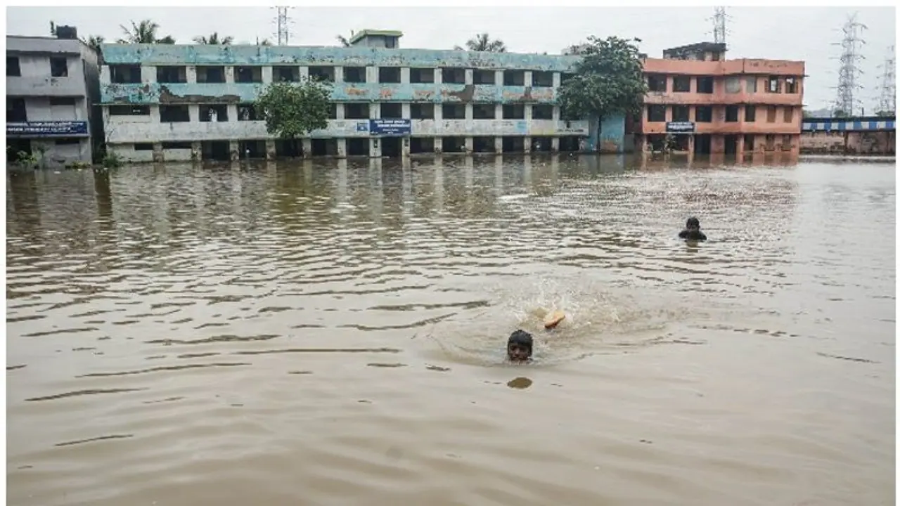 తమిళనాడుకు ఐఎండీ రెడ్ అలర్ట్ జారీ: చెన్నైలో సబ్‌వేల మూసివేత