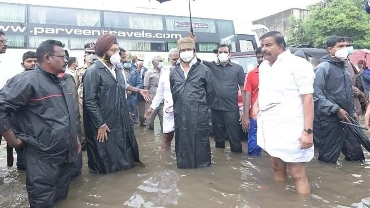 மழை நின்ற பிறகுதான் சென்றார் எடப்பாடி.. கொட்டும் மழையில் வந்தார் ஸ்டாலின்.. கெத்து காட்டும் மா.சு. மழை நின்ற பிறகுதான் சென்றார் எடப்பாடி.. கொட்டும் மழையில் வந்தார் ஸ்டாலின்.. கெத்து காட்டும் மா.சு.