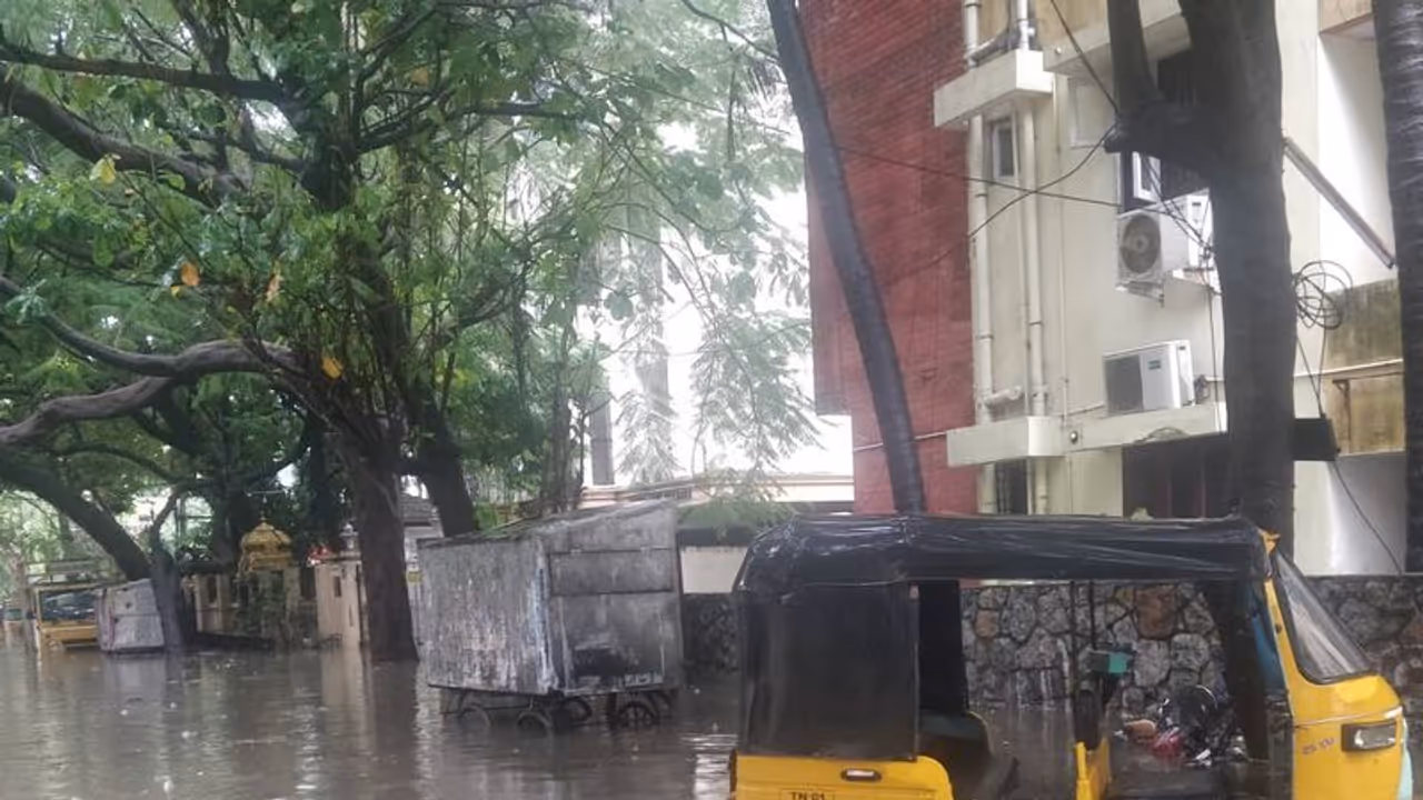 TamilnaduFlood கனமழை எச்சரிக்கை.. 11 மாவட்டங்களுக்கு 10 கண்காணிப்பு அதிகாரிகள் நியமனம்..! TamilnaduFlood கனமழை எச்சரிக்கை.. 11 மாவட்டங்களுக்கு 10 கண்காணிப்பு அதிகாரிகள் நியமனம்..!