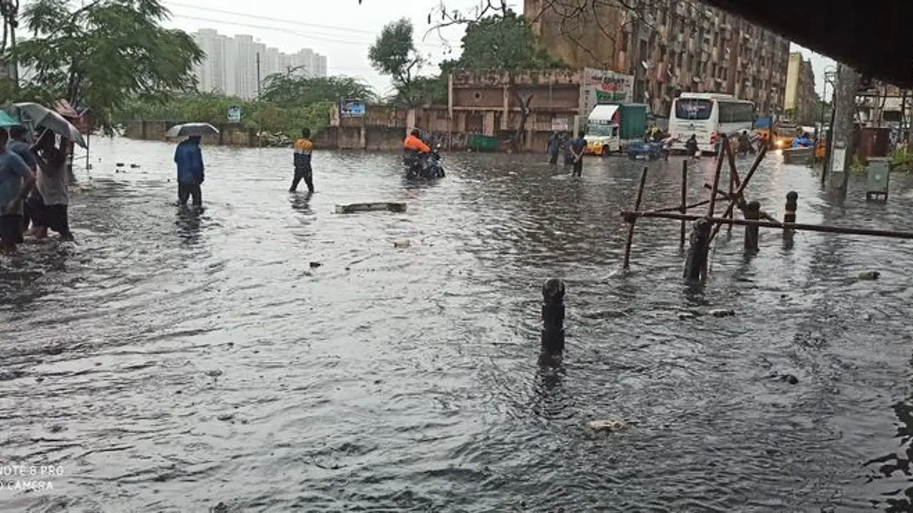 Chennai rains: Heavy rainfall claims 4 lives in Tamil Nadu; IMD forecasts more downpour Chennai rains: Heavy rainfall claims 4 lives in Tamil Nadu; IMD forecasts more downpour