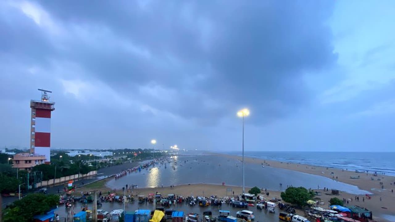kerala rains| കേരളാ കർണാടക തീരത്ത് മത്സ്യബന്ധത്തിന് വിലക്ക്; ലക്ഷദ്വീപ് തീരത്ത് തടസ്സമില്ല kerala rains| കേരളാ കർണാടക തീരത്ത് മത്സ്യബന്ധത്തിന് വിലക്ക്; ലക്ഷദ്വീപ് തീരത്ത് തടസ്സമില്ല