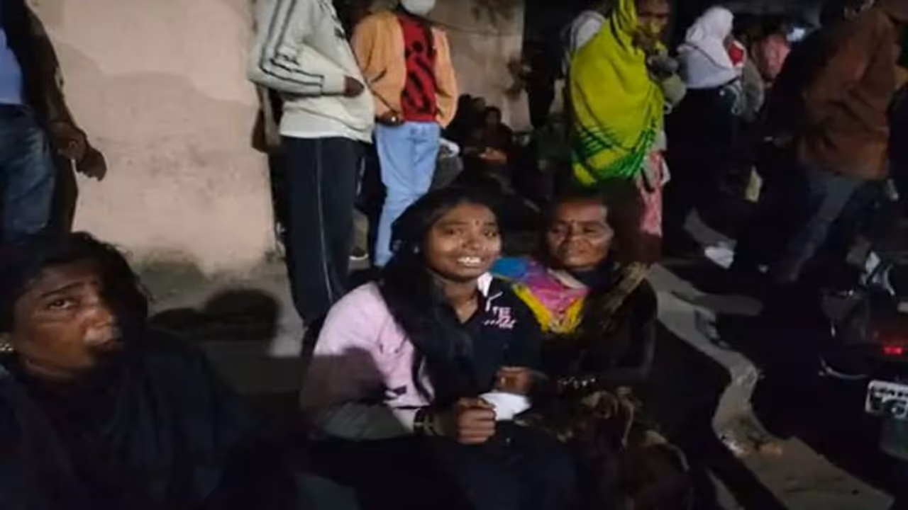 भोपाल: कमला नेहरू अस्पताल में आग लगी, 4 बच्चों की मौत, इनमें 3 की दम घुटने से जान गई, 36 बच्चे रेस्क्यू भोपाल: कमला नेहरू अस्पताल में आग लगी, 4 बच्चों की मौत, इनमें 3 की दम घुटने से जान गई, 36 बच्चे रेस्क्यू