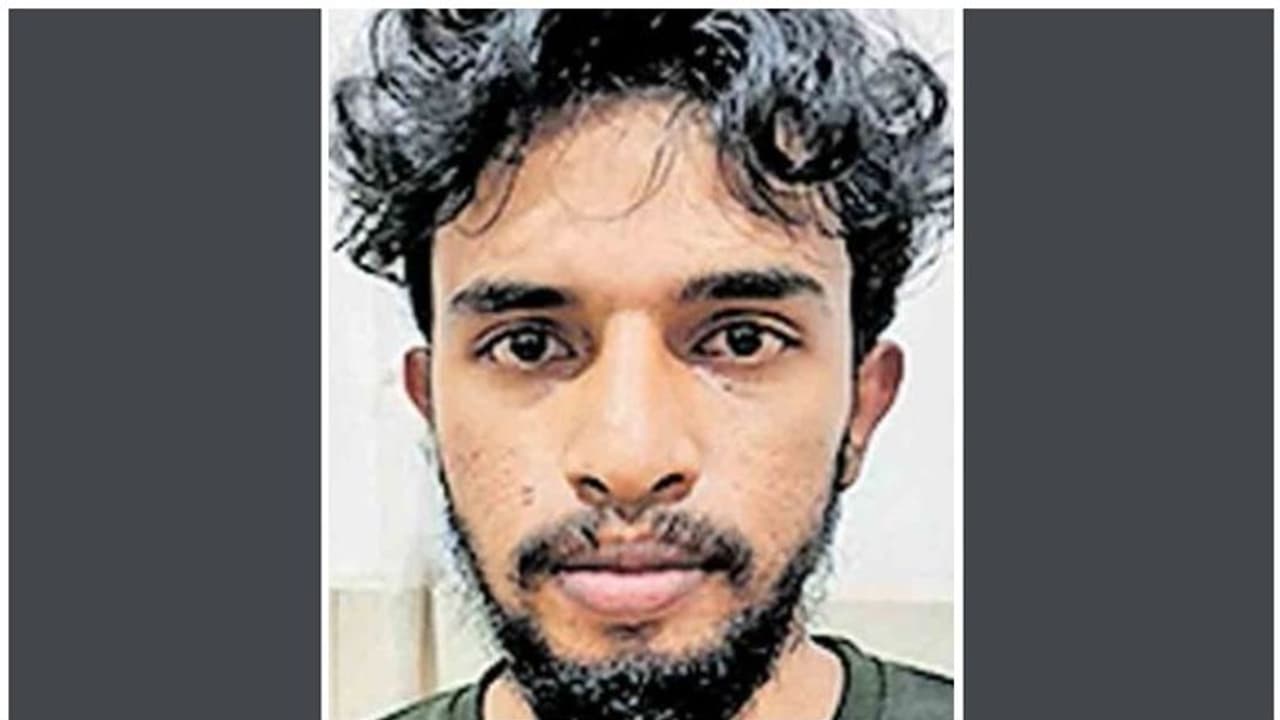 പ്രണയം നടിച്ച് പ്ലസ് ടു വിദ്യാര്ത്ഥിയുടെ നഗ്ന ചിത്രങ്ങള് വാങ്ങിയാള് അറസ്റ്റില് പ്രണയം നടിച്ച് പ്ലസ് ടു വിദ്യാര്ത്ഥിയുടെ നഗ്ന ചിത്രങ്ങള് വാങ്ങിയാള് അറസ്റ്റില്