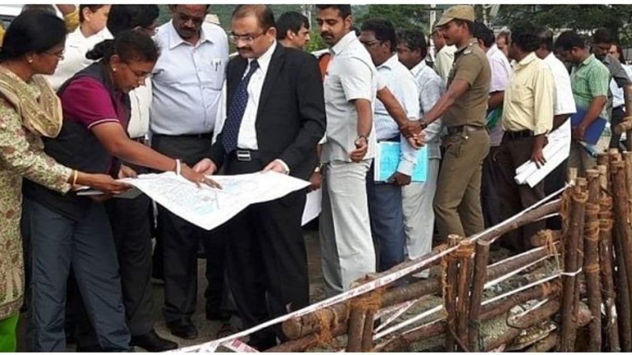 செங்கல்பட்டு மாவட்டத்தில் மீண்டும் களமிறங்கிய அமுதா ஐ.ஏ.எஸ்….! ஆக்கிரமிப்புகள் அகற்றப்படும் என உறுதி! செங்கல்பட்டு மாவட்டத்தில் மீண்டும் களமிறங்கிய அமுதா ஐ.ஏ.எஸ்….! ஆக்கிரமிப்புகள் அகற்றப்படும் என உறுதி!