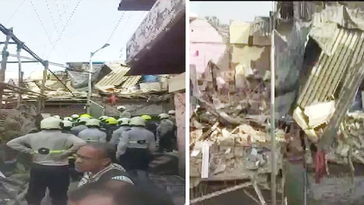 MUMBAI में नहीं थम रहा हादसों का सिलसिला: भरभराकर गिरी 3 मंजिला इमारत, मलबे में दबे 9 लोगों को यूं बचाया MUMBAI में नहीं थम रहा हादसों का सिलसिला: भरभराकर गिरी 3 मंजिला इमारत, मलबे में दबे 9 लोगों को यूं बचाया