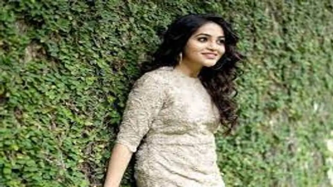 சூரி ஹீரோவா நடிக்கும் படத்தின் ஹீரோயினி இந்த பிரபலத்தின் தங்கையா ? சூரி ஹீரோவா நடிக்கும் படத்தின் ஹீரோயினி இந்த பிரபலத்தின் தங்கையா ?