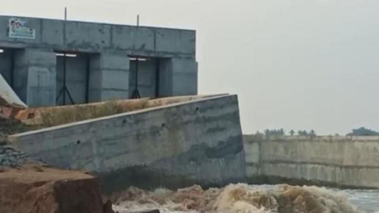 மீண்டும் உடைந்த தளவானூர் தடுப்பணை... 13 மாதங்களில் இரண்டாவது முறை.. அதிமுக ஆட்சியின் அவலம்... மீண்டும் உடைந்த தளவானூர் தடுப்பணை... 13 மாதங்களில் இரண்டாவது முறை.. அதிமுக ஆட்சியின் அவலம்...