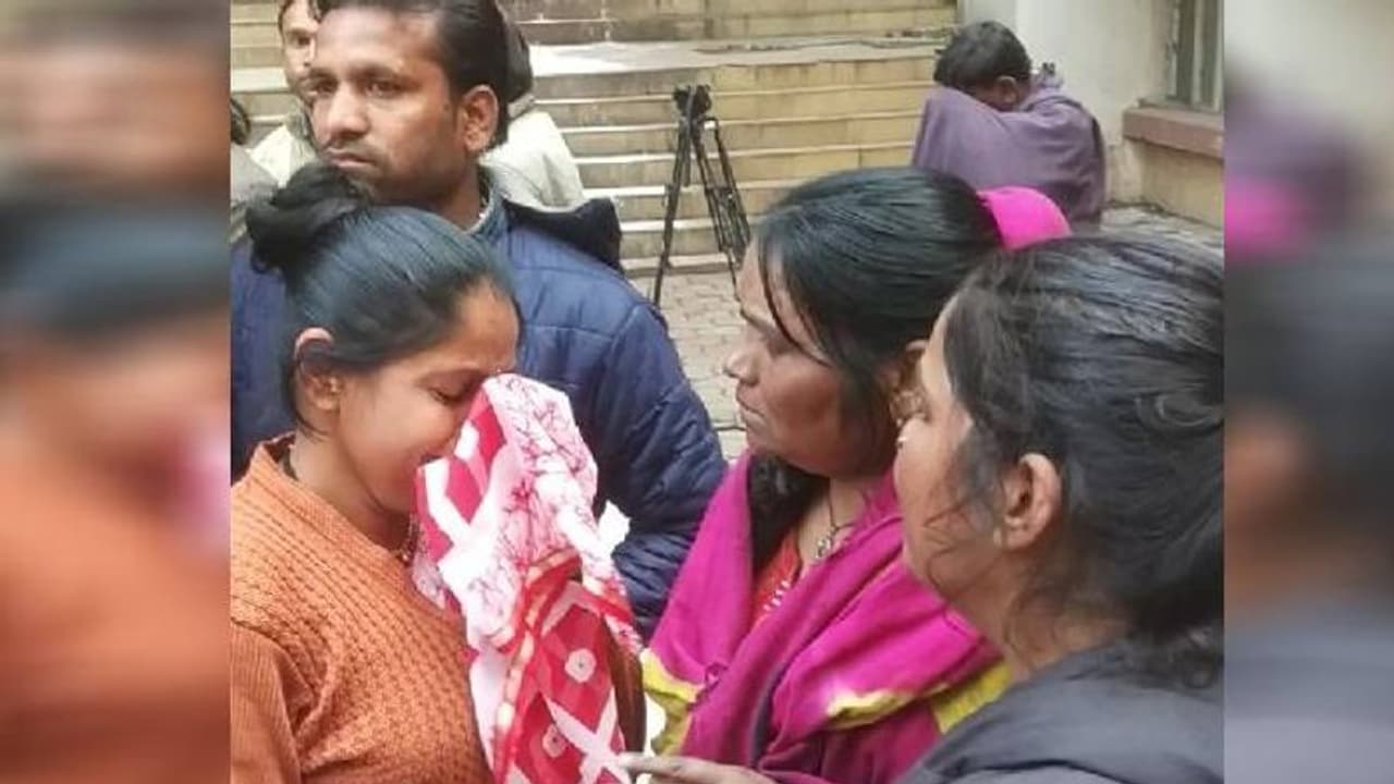 भोपाल आग हादसा: 12 साल की मन्नतों बाद जन्मा था बच्चा, 5 दिन में उजड़ गई गोद..बेटे का चेहरा देखने बिलख रही मां भोपाल आग हादसा: 12 साल की मन्नतों बाद जन्मा था बच्चा, 5 दिन में उजड़ गई गोद..बेटे का चेहरा देखने बिलख रही मां