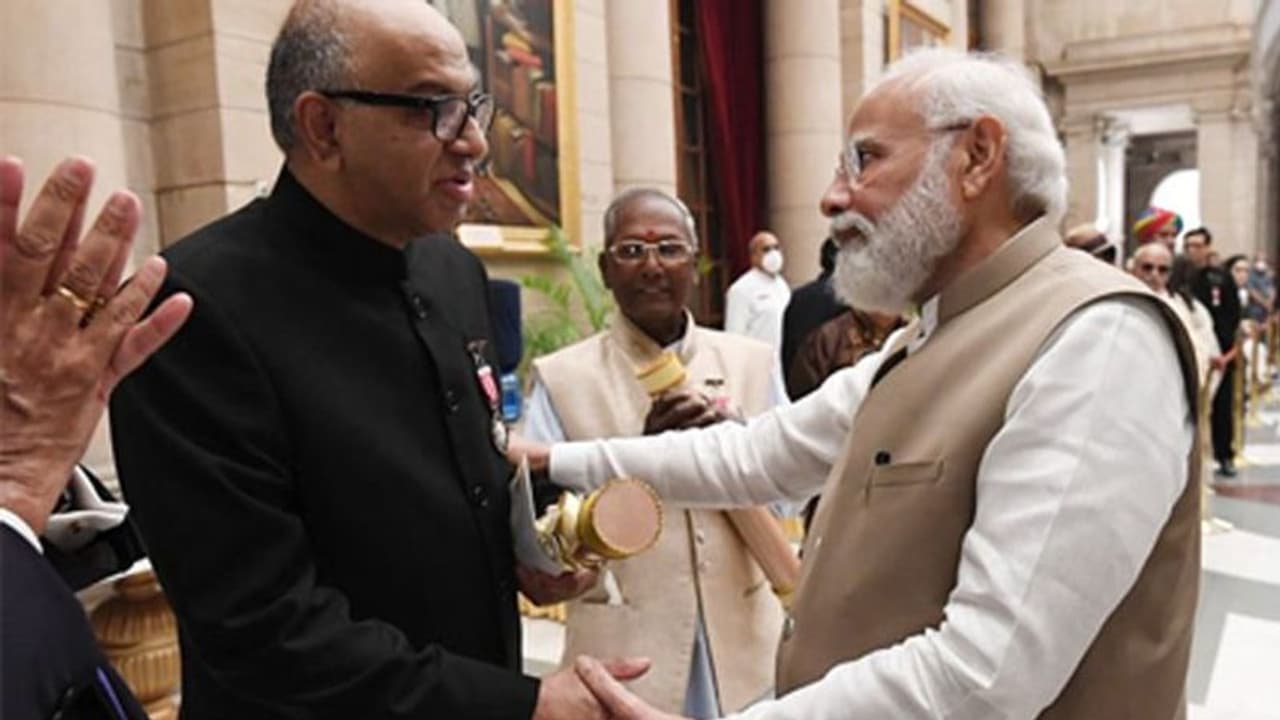 Padma Award: ಪುರಸ್ಕೃತರನ್ನು ಭೇಟಿಯಾದ ಮೋದಿ, ಅಚ್ಚರಿಯ ವಿಚಾರ ಶೇರ್ ಮಾಡಿದ naukri.com ಸಂಸ್ಥಾಪಕ! Padma Award: ಪುರಸ್ಕೃತರನ್ನು ಭೇಟಿಯಾದ ಮೋದಿ, ಅಚ್ಚರಿಯ ವಿಚಾರ ಶೇರ್ ಮಾಡಿದ naukri.com ಸಂಸ್ಥಾಪಕ!