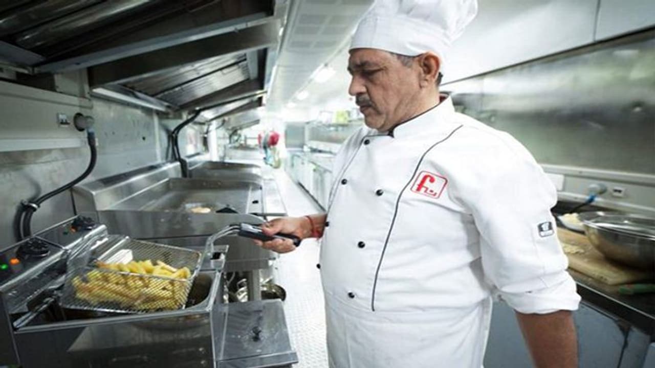 IRCTC Veg Meal তীর্থকেন্দ্রগামী ট্রেনকে সাত্ত্বিক তকমা,পাওয়া যাবে বিশুদ্ধ নিরামিষ আহার,উদ্যোগ IRCTC র IRCTC Veg Meal তীর্থকেন্দ্রগামী ট্রেনকে সাত্ত্বিক তকমা,পাওয়া যাবে বিশুদ্ধ নিরামিষ আহার,উদ্যোগ IRCTC র