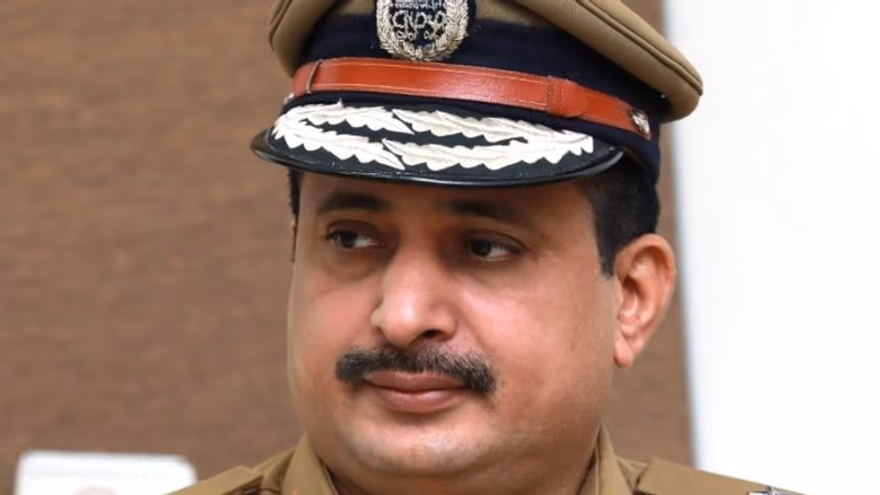 ഐജി ലക്ഷമണയുടെ സസ്പെൻഷൻ 90ദിവസം കൂടി നീട്ടി; വകുപ്പ്തല അന്വേഷണം പൂർത്തിയായില്ലെന്ന് ഉന്നതാധികാര സമിതി ഐജി ലക്ഷമണയുടെ സസ്പെൻഷൻ 90ദിവസം കൂടി നീട്ടി; വകുപ്പ്തല അന്വേഷണം പൂർത്തിയായില്ലെന്ന് ഉന്നതാധികാര സമിതി