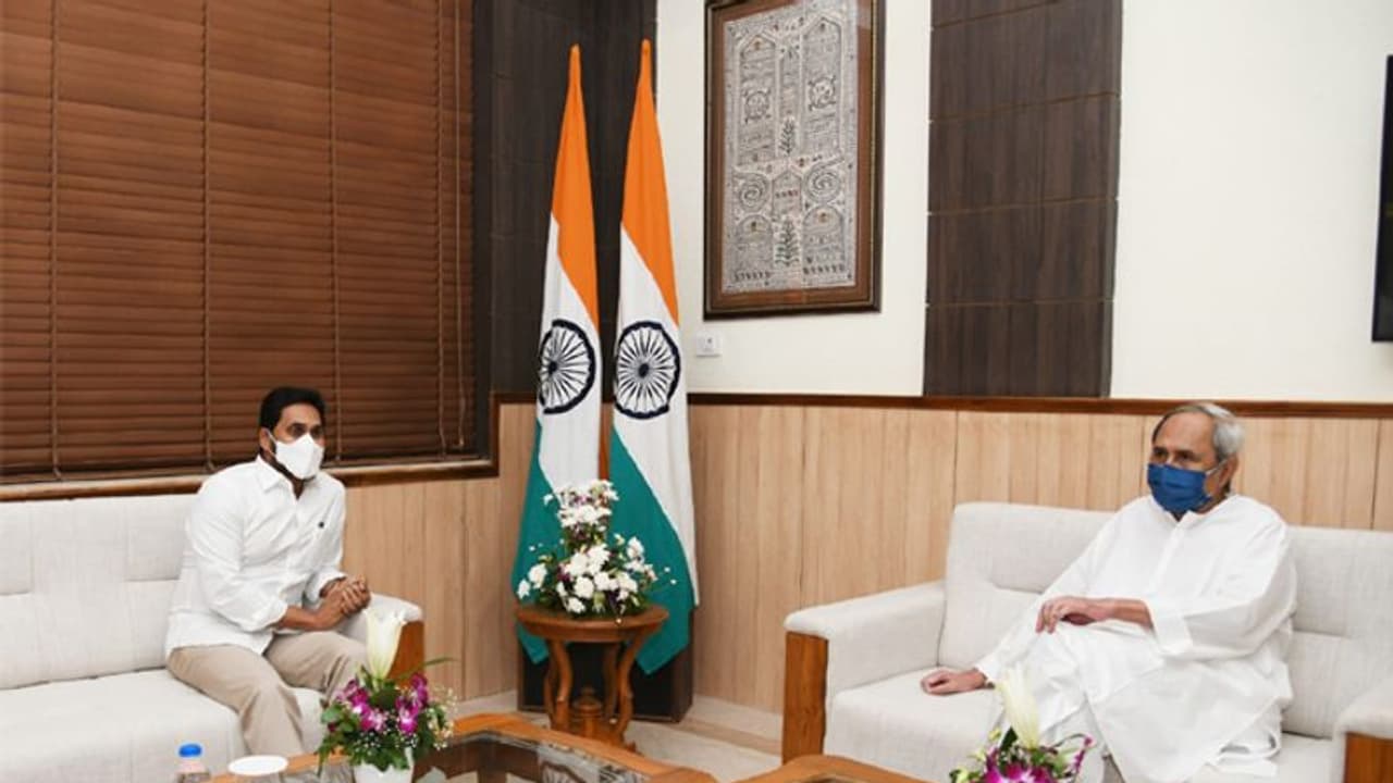 ఒడిశా : నవీన్ పట్నాయక్తో ముగిసిన జగన్ భేటీ .. నీటి, సరిహద్దు వివాదాలపై జాయింట్ కమిటీ ఒడిశా : నవీన్ పట్నాయక్తో ముగిసిన జగన్ భేటీ .. నీటి, సరిహద్దు వివాదాలపై జాయింట్ కమిటీ