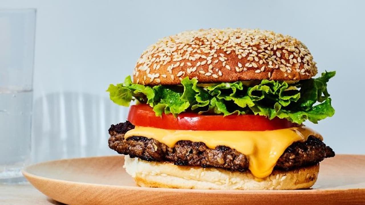 Funny Video : കാഴ്ചയ്ക്ക് 'ബര്‍ഗര്‍', എന്നാല്‍ സംഭവം മറ്റൊന്ന്; രസകരമായ വീഡിയോ