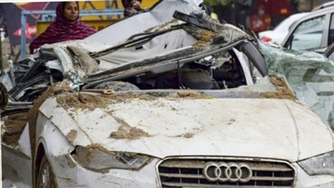 रफ्तार का कहर: Audi कार ने 11 लोगों को उड़ाया, जो सामने आया उसे रौंदा..हादसा देख दहल उठा दिल रफ्तार का कहर: Audi कार ने 11 लोगों को उड़ाया, जो सामने आया उसे रौंदा..हादसा देख दहल उठा दिल