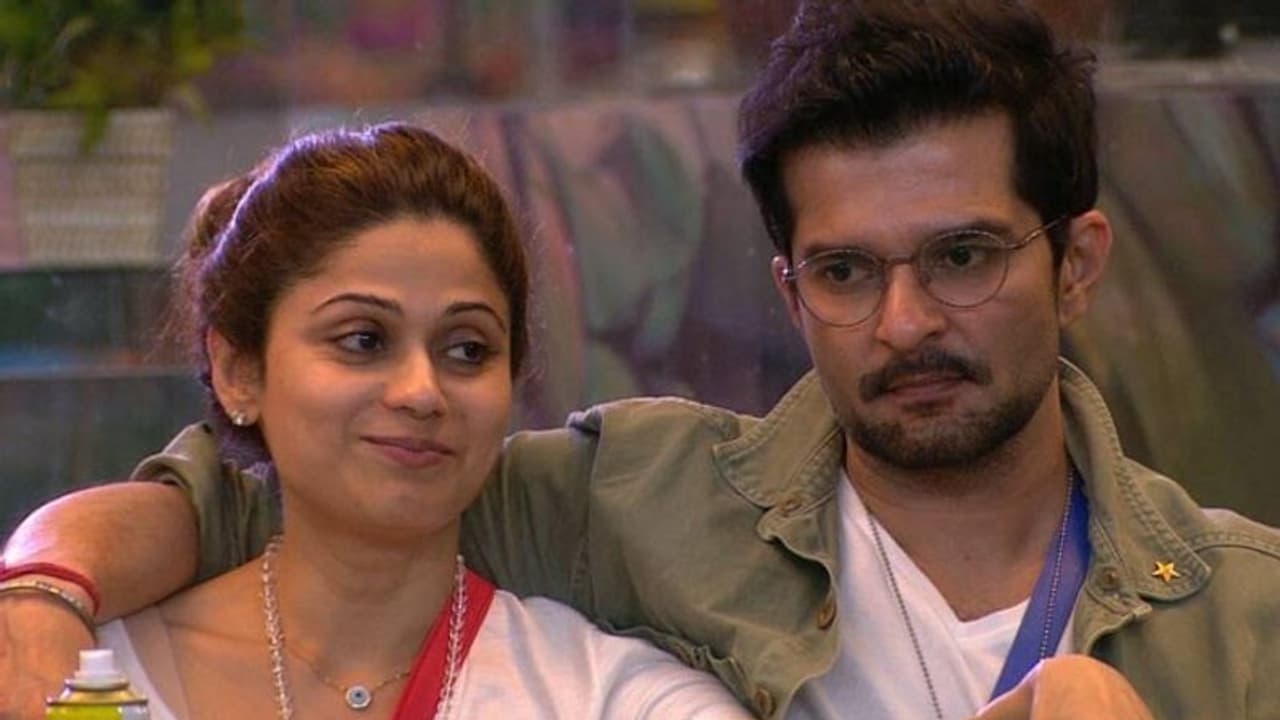 Bigg Boss 15: Rakesh Bapat को कराया गया अस्पताल में भर्ती, Shamita Shetty समेत फैंस हुए परेशान Bigg Boss 15: Rakesh Bapat को कराया गया अस्पताल में भर्ती, Shamita Shetty समेत फैंस हुए परेशान