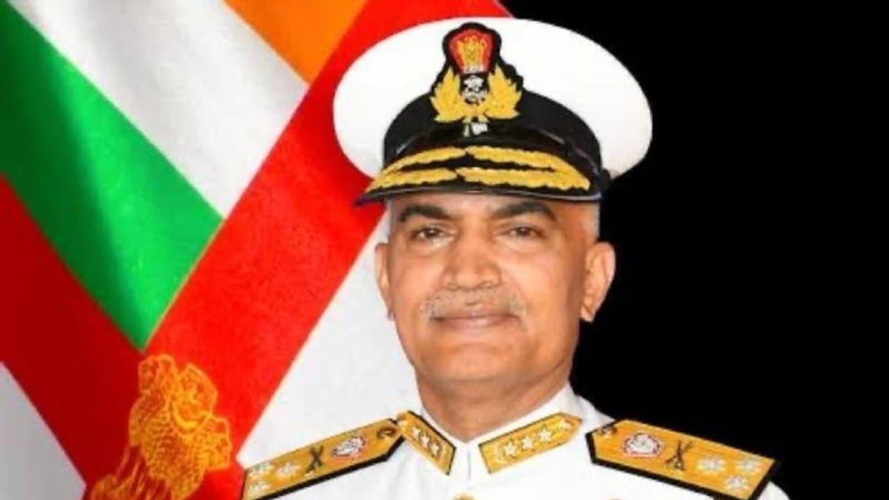 Navy के नए चीफ होंगे वाइस एडमिरल R Hari Kumar, NDRF के डीजी बनें अतुल करवल, शीलवर्धन सिंह नए CISF चीफ Navy के नए चीफ होंगे वाइस एडमिरल R Hari Kumar, NDRF के डीजी बनें अतुल करवल, शीलवर्धन सिंह नए CISF चीफ