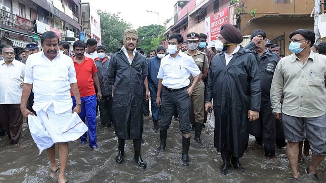 Chennai Rain: Political blame game over waterlogging as IMD warns of heavy downpour Chennai Rain: Political blame game over waterlogging as IMD warns of heavy downpour