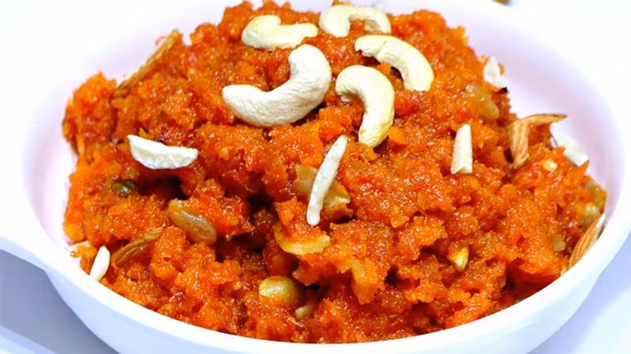 New Year Special Recipe: উৎসব মরশুমে পুষ্টিকর পদ, শীতের অন্যতম রেসিপি গাজরের হালুয়ার সহজ রেসিপি New Year Special Recipe: উৎসব মরশুমে পুষ্টিকর পদ, শীতের অন্যতম রেসিপি গাজরের হালুয়ার সহজ রেসিপি