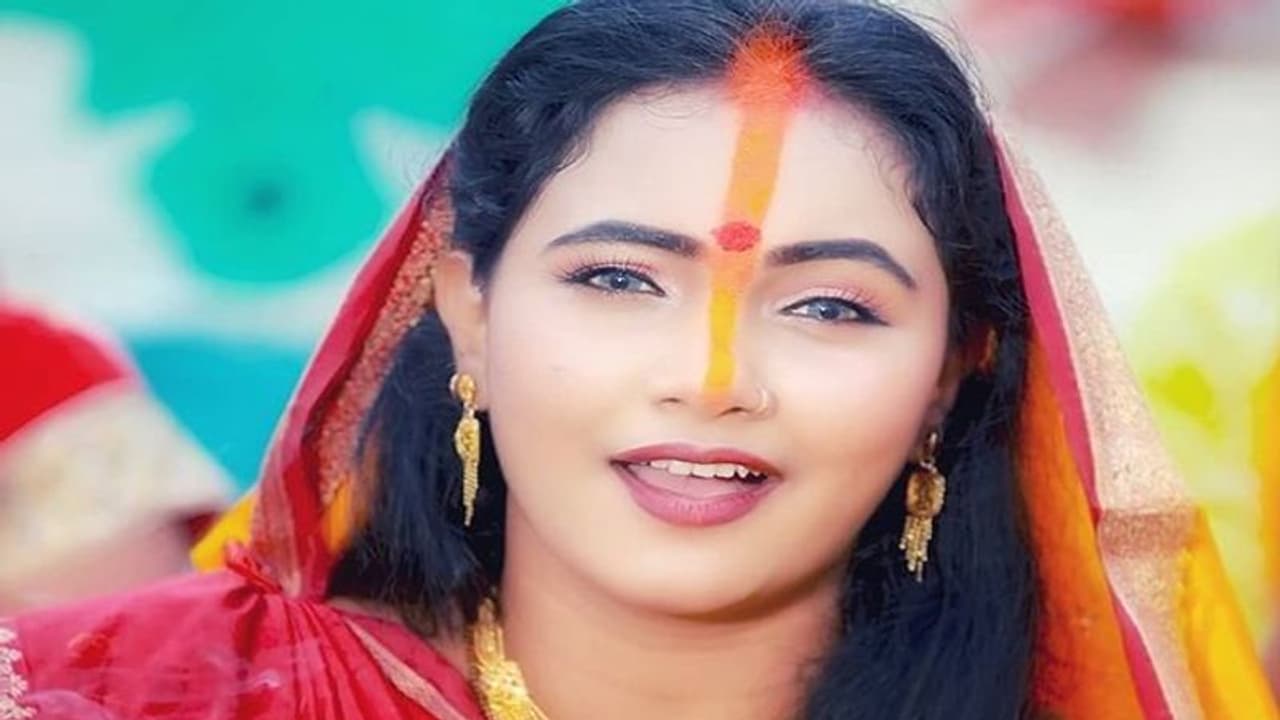 Chhath Puja: MMS कांड वाली एक्ट्रेस ने की छठ पूजा तो भड़के लोग, बोले तुम्हे छठी मइया कभी माफ नहीं करेंगी Chhath Puja: MMS कांड वाली एक्ट्रेस ने की छठ पूजा तो भड़के लोग, बोले तुम्हे छठी मइया कभी माफ नहीं करेंगी